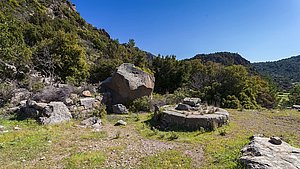 Eine der schönsten, antiken Zisternen befindet sich am Westende der Makrylongos-Hochebene. (c) Tobias Schorr